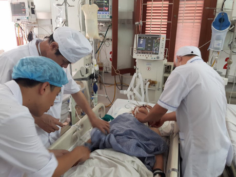 Gọi bạn g&aacute;i ra khỏi nh&agrave;, nổ s&uacute;ng bắn gục tại chỗ - Ảnh 1.