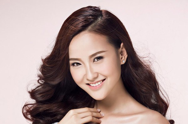 Hoa hậu Hoàn cầu Khánh Ngân tặng 200 triệu cho đồng bào Phú Yên