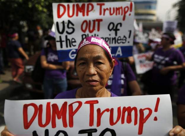 Biểu t&igrave;nh ở Philippines. Ảnh: EPA