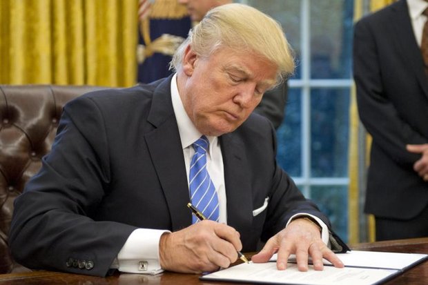 Tổng thống Trump ký sắc lệnh rút khỏi TPP