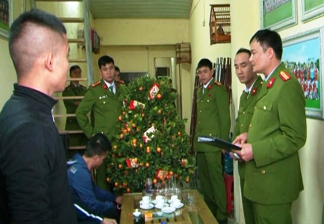 Bịt mặt, nổ súng liên tiếp vào nhà ở trung tâm thành phố