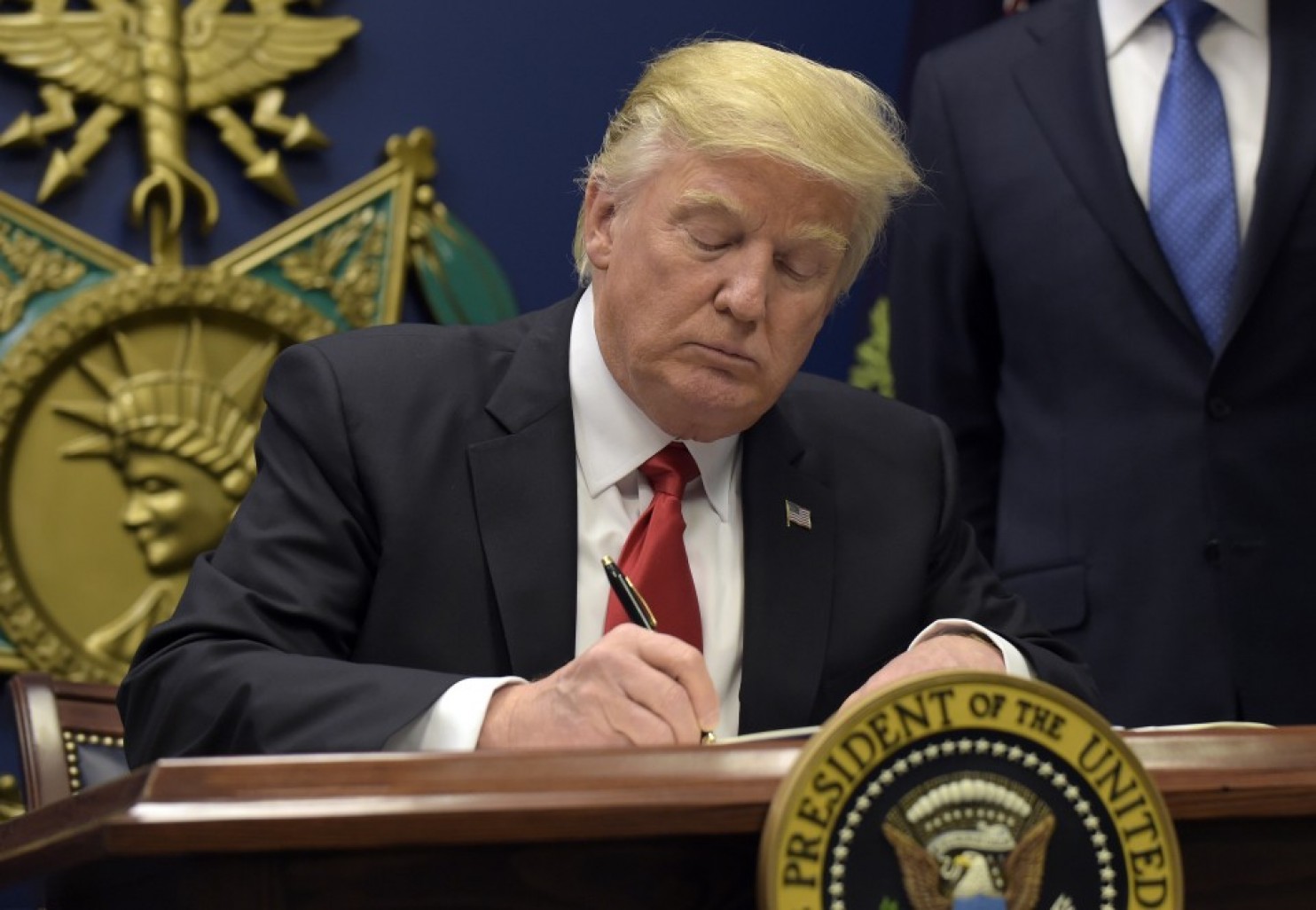 Hàng ngàn học giả ký tên phản đối ông Trump