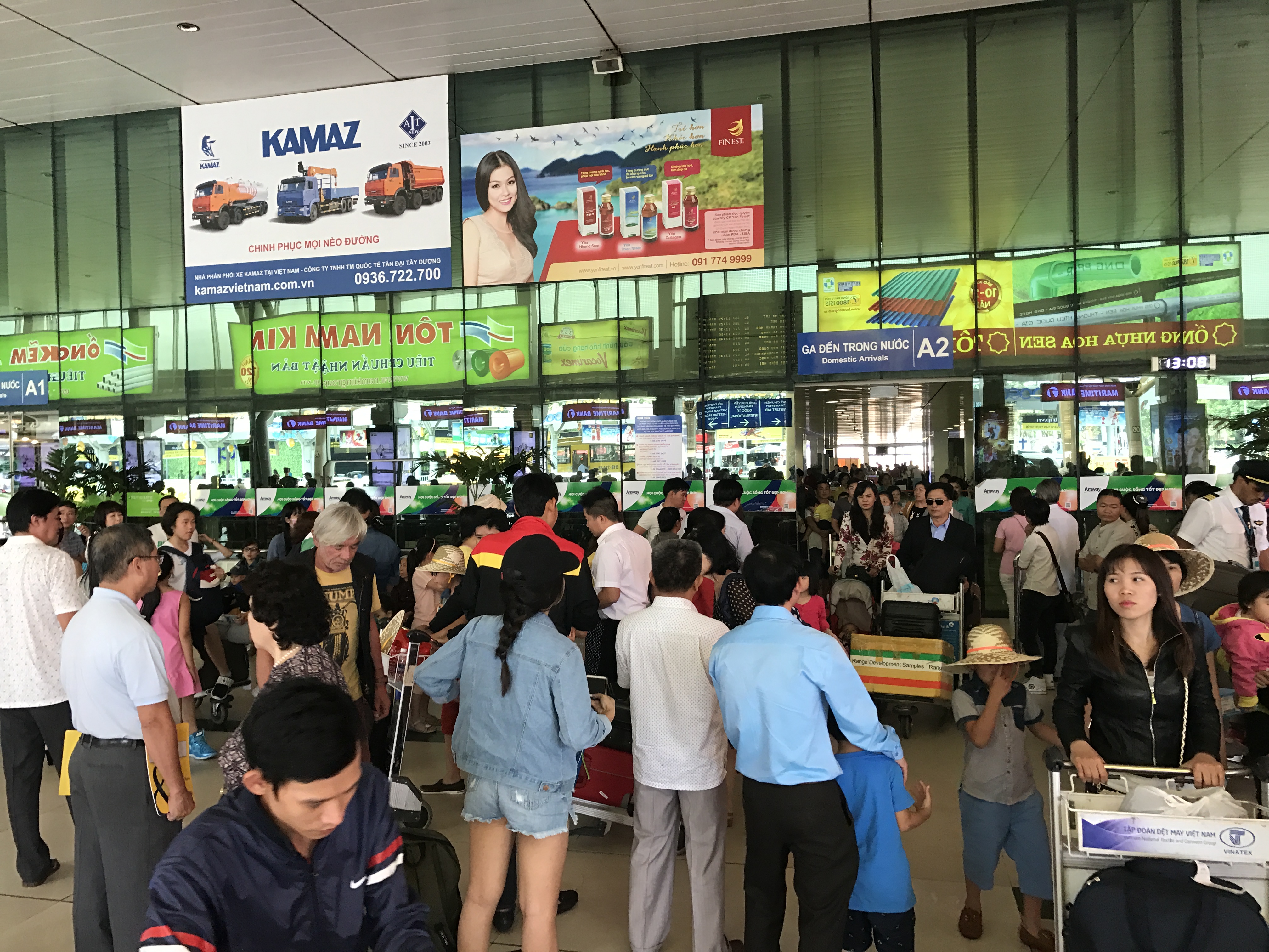 Ga đến trong nước tại sân bay Tân Sơn Nhất cũng khá đông người nhưng tình hình vẫn diễn ra trật tự