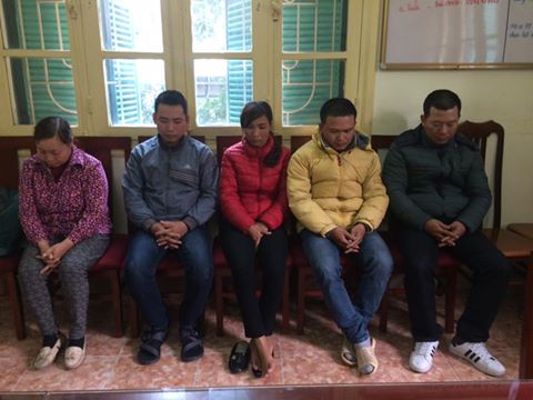 Tạm giữ 5 nghi phạm "xin đểu" người vi phạm giao thông