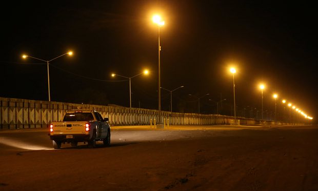Tường dọc biên giới Mexico vượt xa dự tính của ông Trump