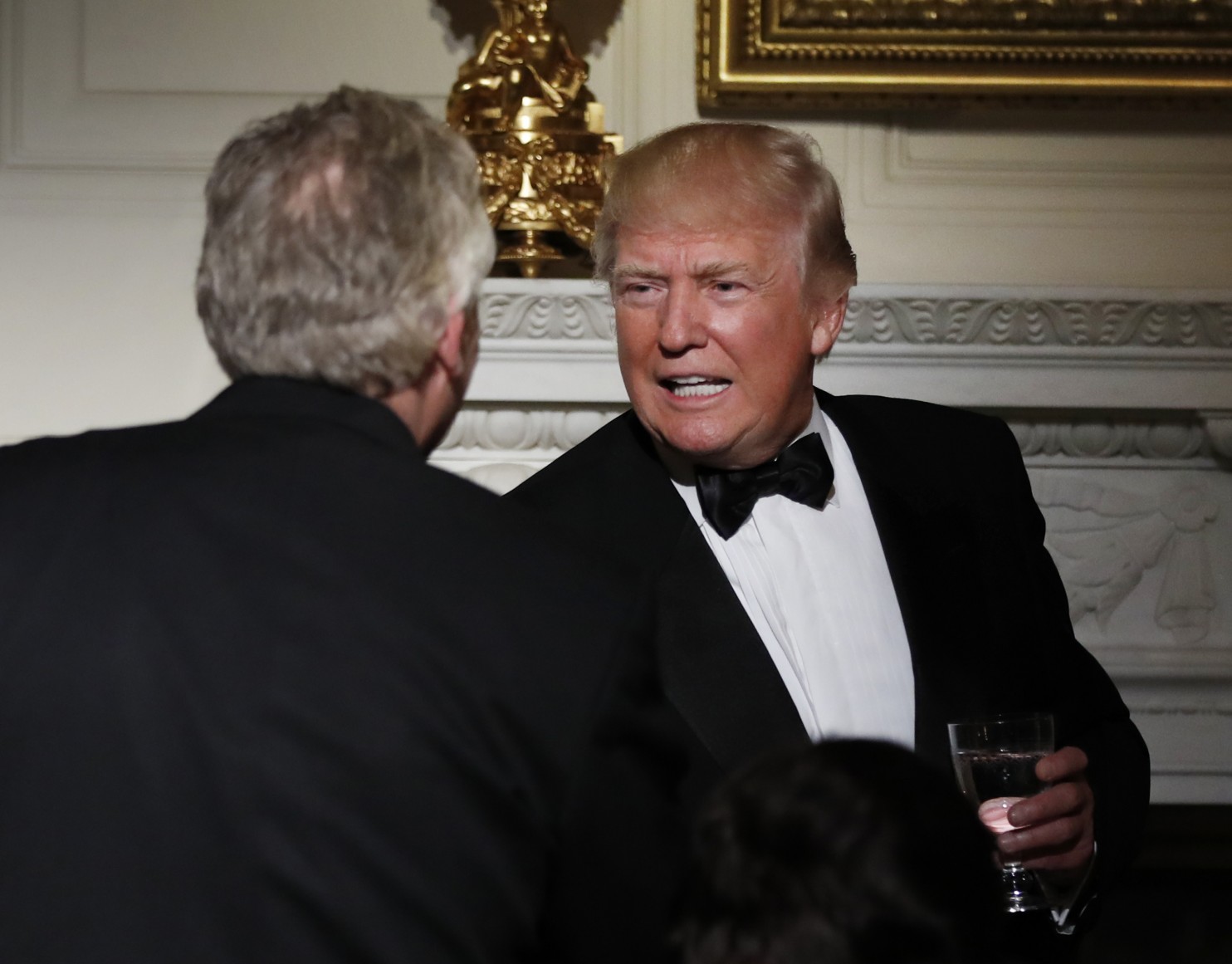 Ông Trump ký sắc lệnh nhập cư mới vào ngày 1-3