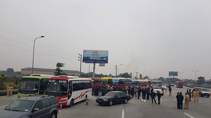 Gần trăm xe khách về Hà Nội phản đối điều chuyển luồng tuyến
