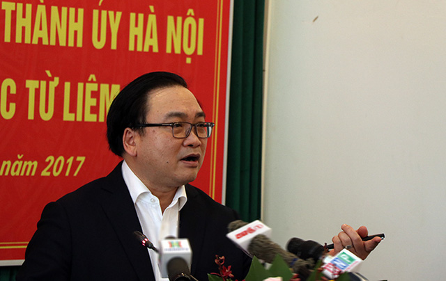 Bí thư Hà Nội đưa hình ghế nhựa lấn chiếm vạch vôi vỉa hè