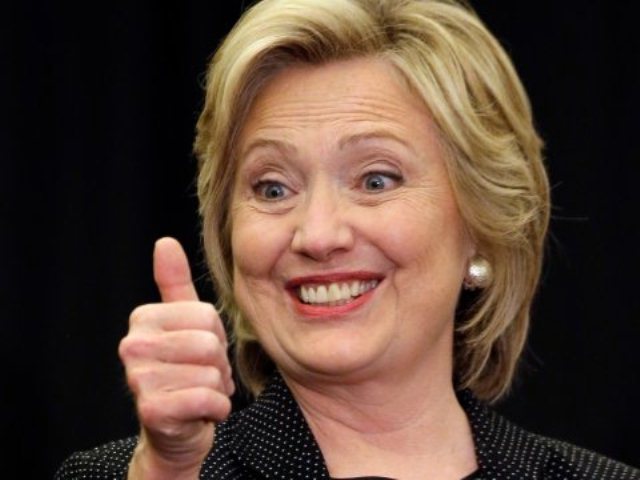 Bà Clinton vui mừng trên "nỗi đau" của ông Trump