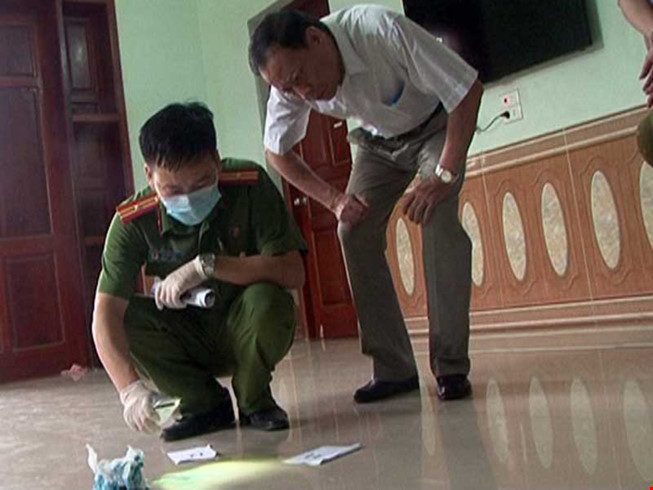 Con khai dọa giết chó, vung dao khiến mẹ tử vong