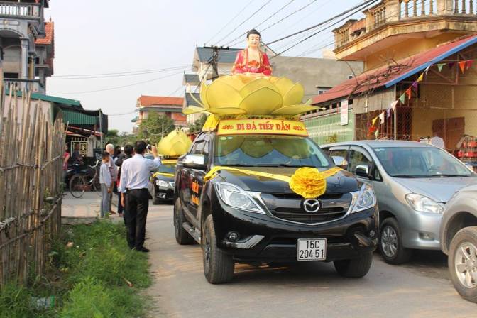 Đoàn xe đưa di hài bé Nhật Linh về quê nhà