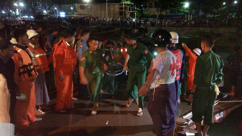 Chìm thuyền chở khách dự đám cưới, 20 người chết