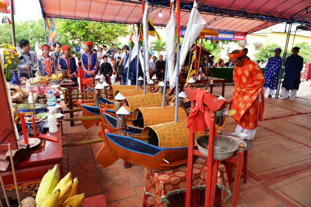 Các lễ vật tại Lễ Khao lề thế lính Hoàng Sa. Ảnh: Tử Trực