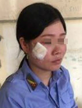 Nam tài xế "phun mưa", hành hung nữ nhân viên gác tàu mang thai