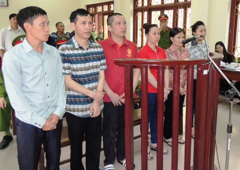 6 đối tượng trong đường dây buôn bán 55 bánh heroin trước vành móng ngựa