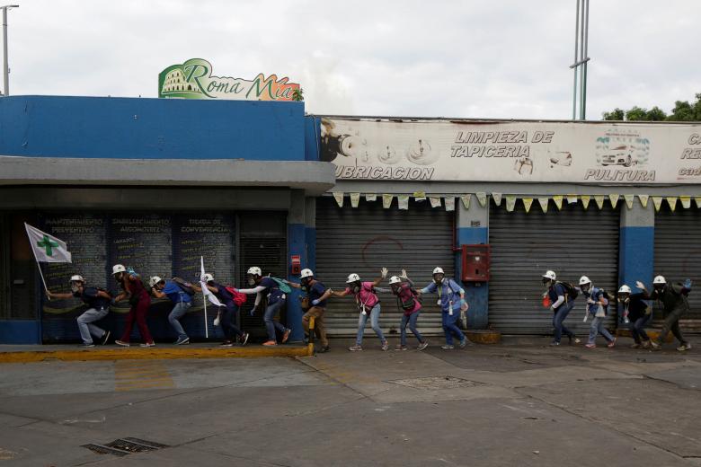 Venezuela: Bạo lực, cướp b&oacute;c gia tăng, 37 người chết - Ảnh 1.