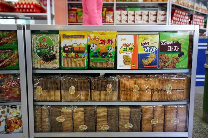 Triều Tiên: Hàng nội địa lấn át hàng nhập khẩu Trung Quốc - Ảnh 3.