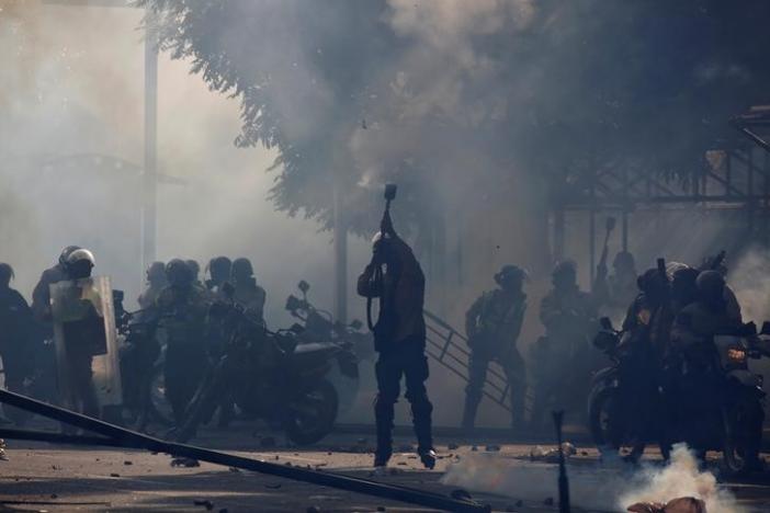 Venezuela: Biểu tình chống tổng thống, một người bị thiêu sống