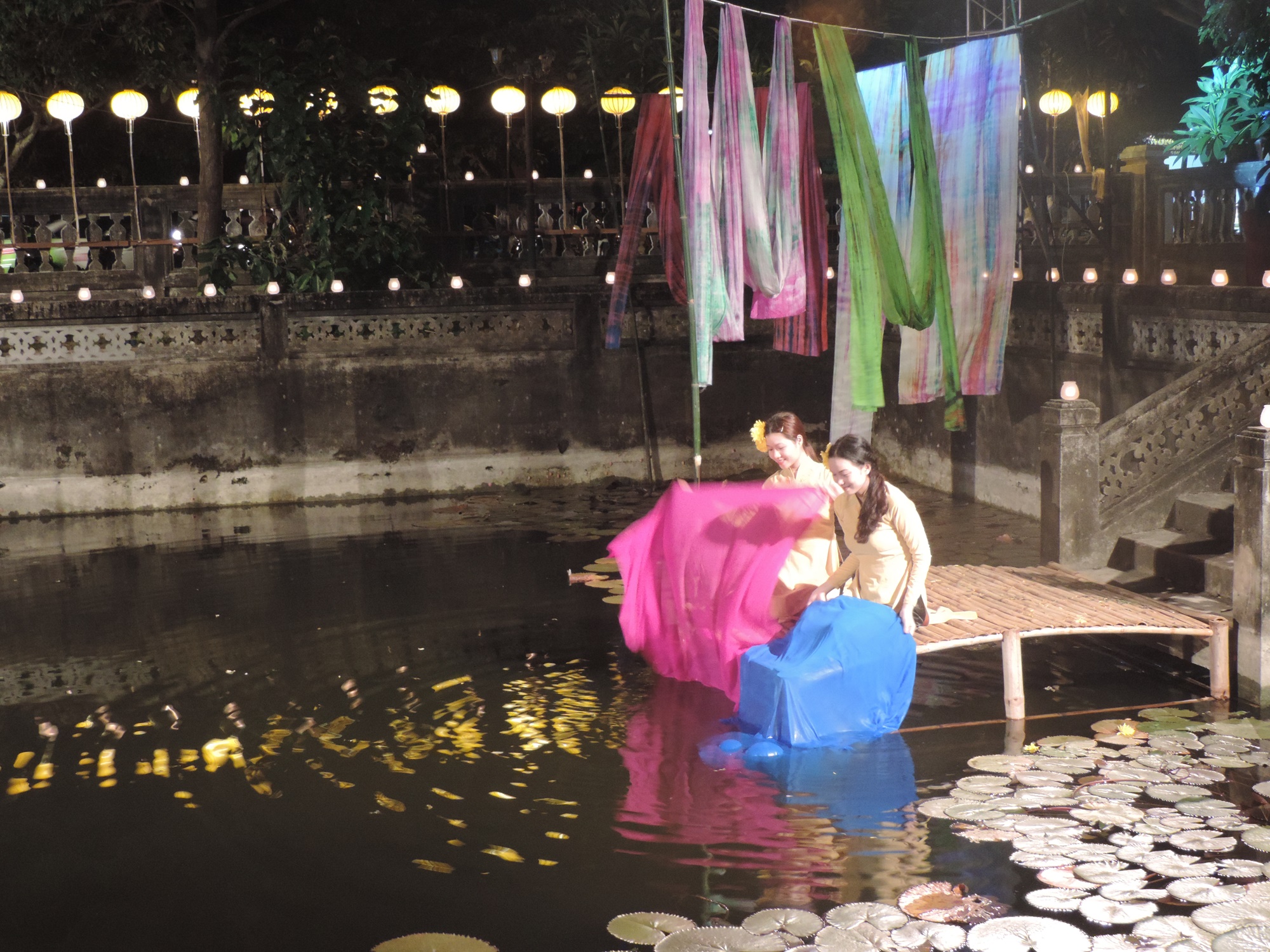 Ấn tượng thời trang tại Đ&ecirc;m lụa Phương Đ&ocirc;ng huyền ảo          - Ảnh 1.