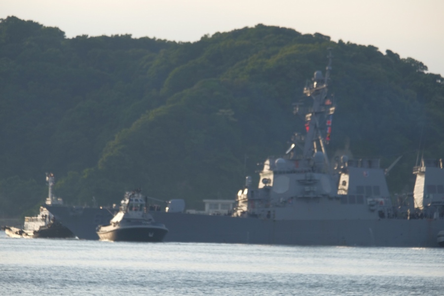 Tàu chiến Mỹ bị tông về tới căn cứ hải quân Yokosuka