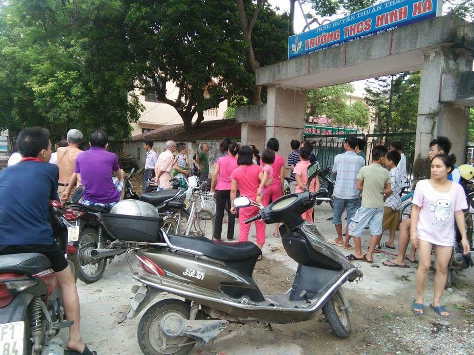 Vợ người bảo vệ tá hỏa thấy chồng tử vong ở trường THCS