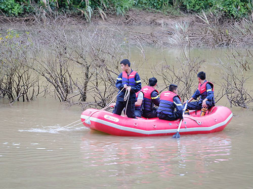 Ch&igrave;m xuồng tr&ecirc;n s&ocirc;ng Kr&ocirc;ng N&ocirc;: 1 người chết, 4 người mất t&iacute;ch - Ảnh 2.