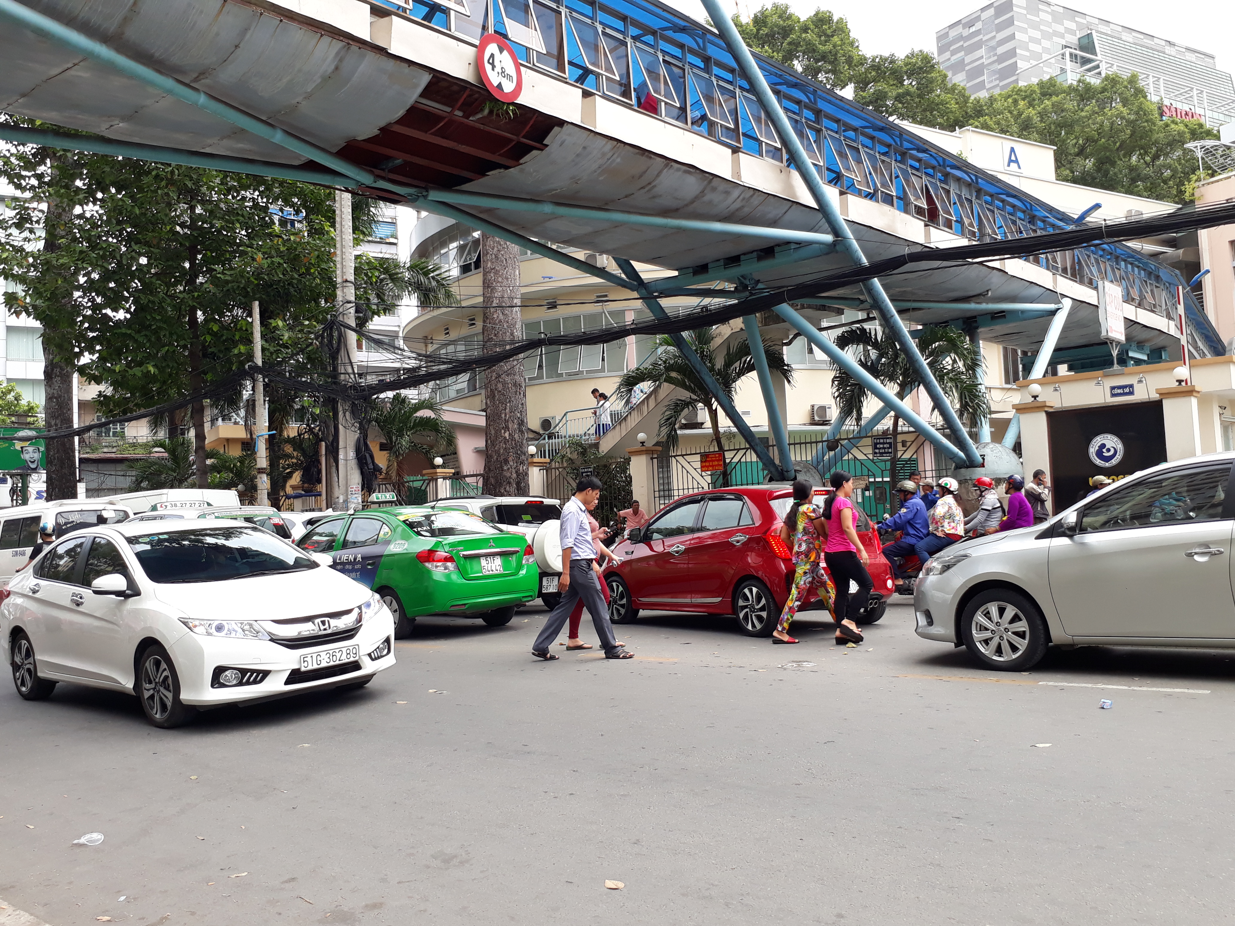 Ch&ecirc; cầu bộ h&agrave;nh v&igrave; lười v&agrave; liều - Ảnh 2.