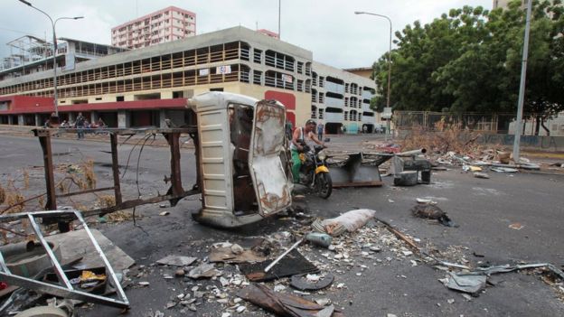 Venezuela: Đụng độ tại đ&igrave;nh c&ocirc;ng triệu người, 3 người chết - Ảnh 5.