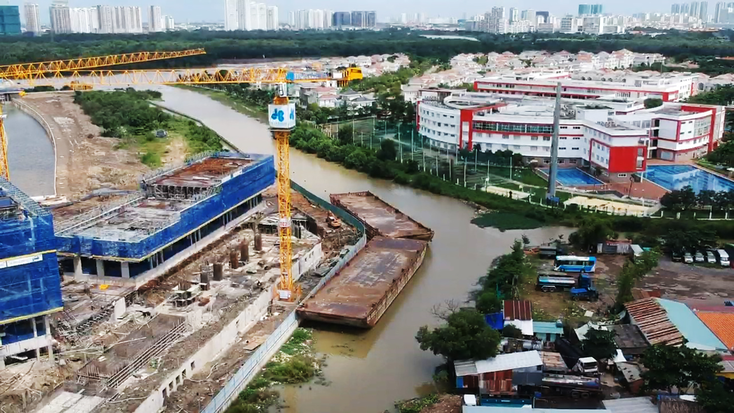 Điểm mặt "đại gia" bức hại sông, rạch: Xử lý dây dưa, khó hiểu!