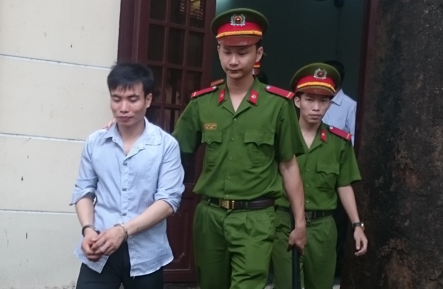 Xách vali bạn gái tặng, trai Lào lãnh án chung thân
