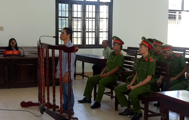 Vừa ra tù đã hiếp dâm cháu bạn nhậu, cướp của