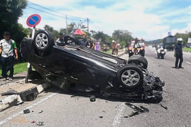 Vợ chồng lái xe hơi rượt đuổi nhau, hại lây người khác