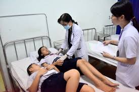 Ăn trưa sau lễ khai giảng, 106 học sinh có dấu hiệu ngộ độc