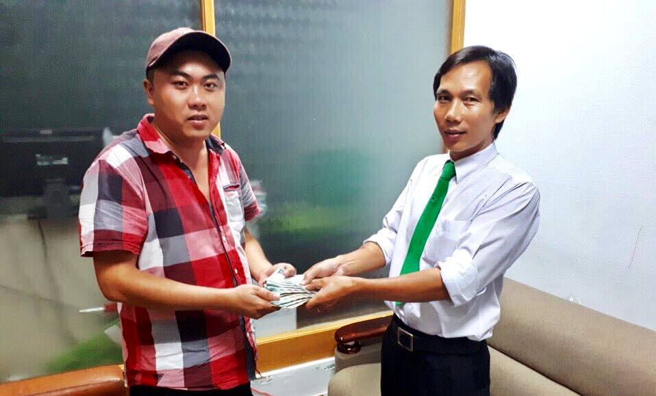 Tài xế taxi Mai Linh trả hơn 100 triệu đồng cho khách bỏ quên