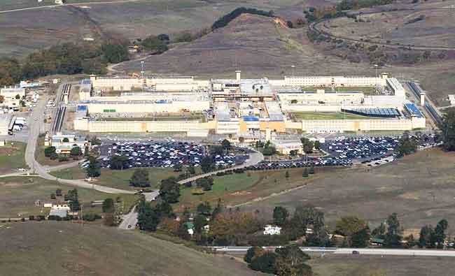 Hơn 100 tù nhân bạo loạn ở California, 9 người thương vong