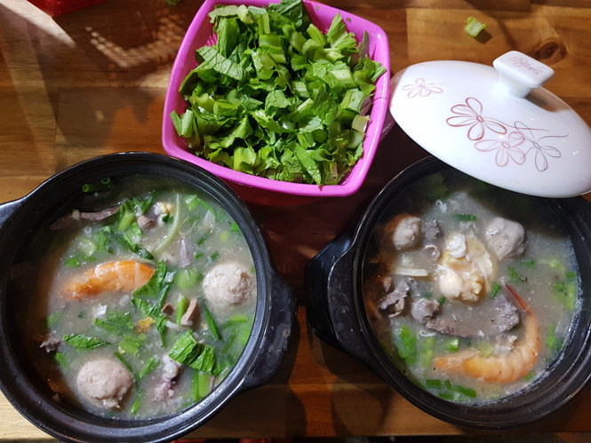 Người Sài Gòn ăn cháo Tiều trứ danh bằng thố đất