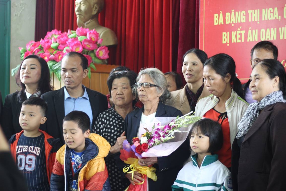 Xin lỗi 3 mẹ con sau 28 năm hàm oan án giết chồng, cha