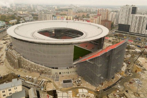Chủ nh&agrave; World Cup 2018 ra mắt s&acirc;n b&oacute;ng dị nhất thế giới - Ảnh 1.