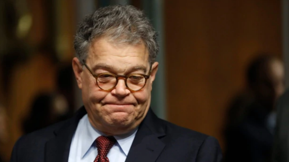 Thượng nghị sĩ Mỹ từ chức, trút ấm ức lên ông Trump