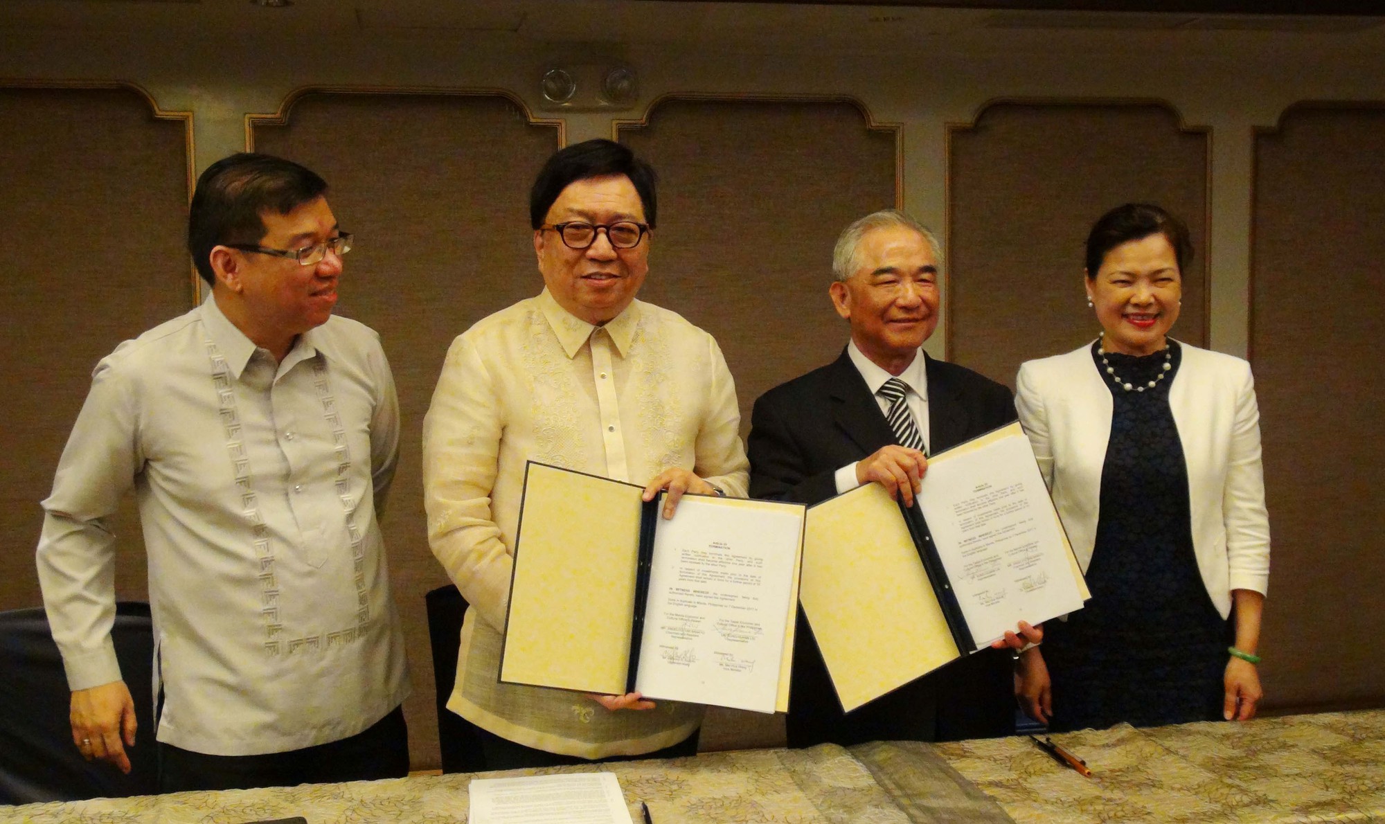 Philippines làm ăn với Đài Loan, Trung Quốc lo ngại