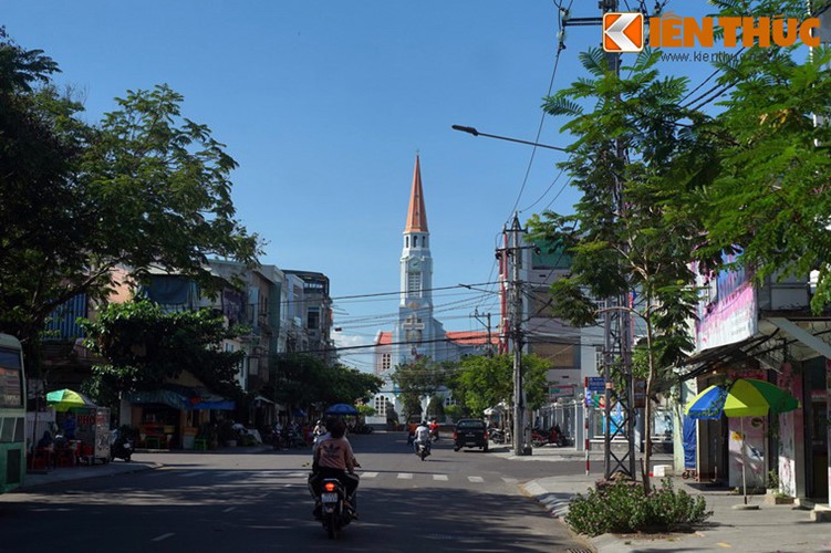 Khám phá nhà thờ Nhọn nổi tiếng ở Quy Nhơn - Ảnh 1.