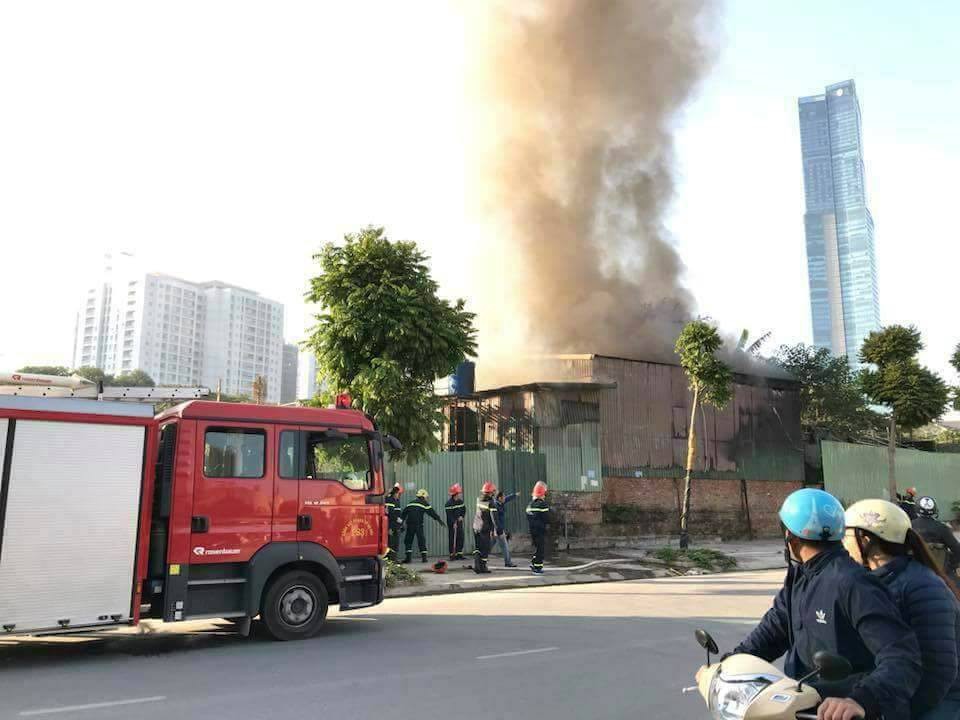 Vợ đưa con đi học, chồng ở nh&agrave; chết ch&aacute;y - Ảnh 2.