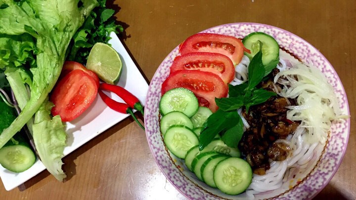 Bún nghêu: Ăn chơi mà no!