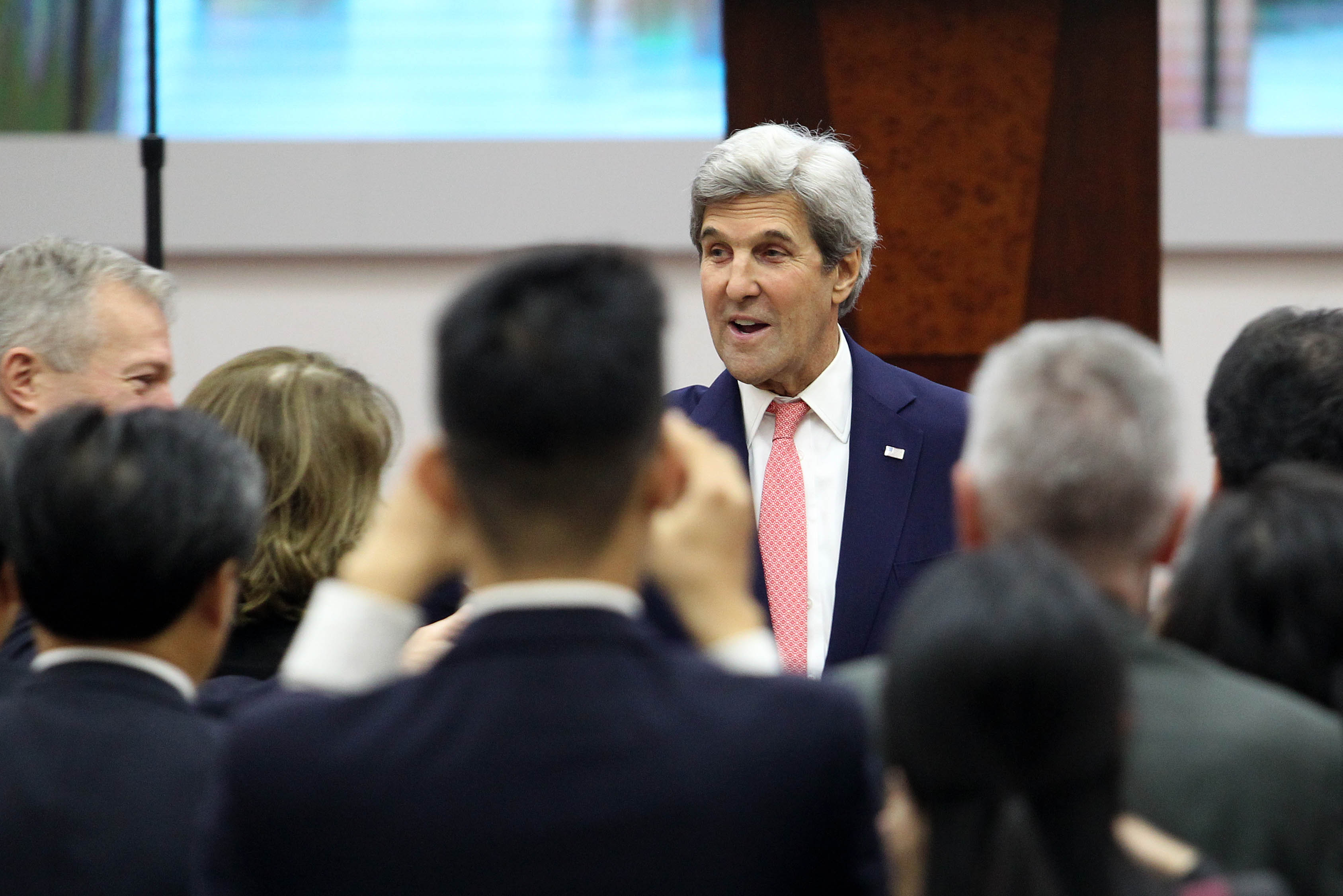 Ngoại trưởng Mỹ John Kerry trò chuyện cùng sinh viên TPHCM