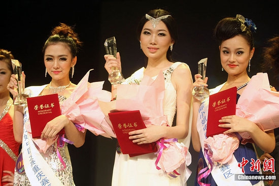 Những hoa hậu bị ném đá nhan sắc sau đăng quang - Ảnh 13.