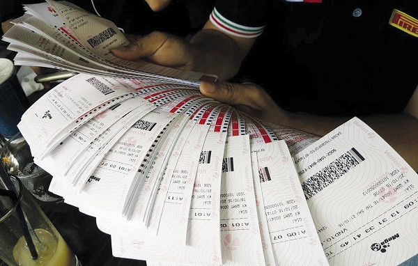 Đà Nẵng cấm bán dạo vé số Vietlott