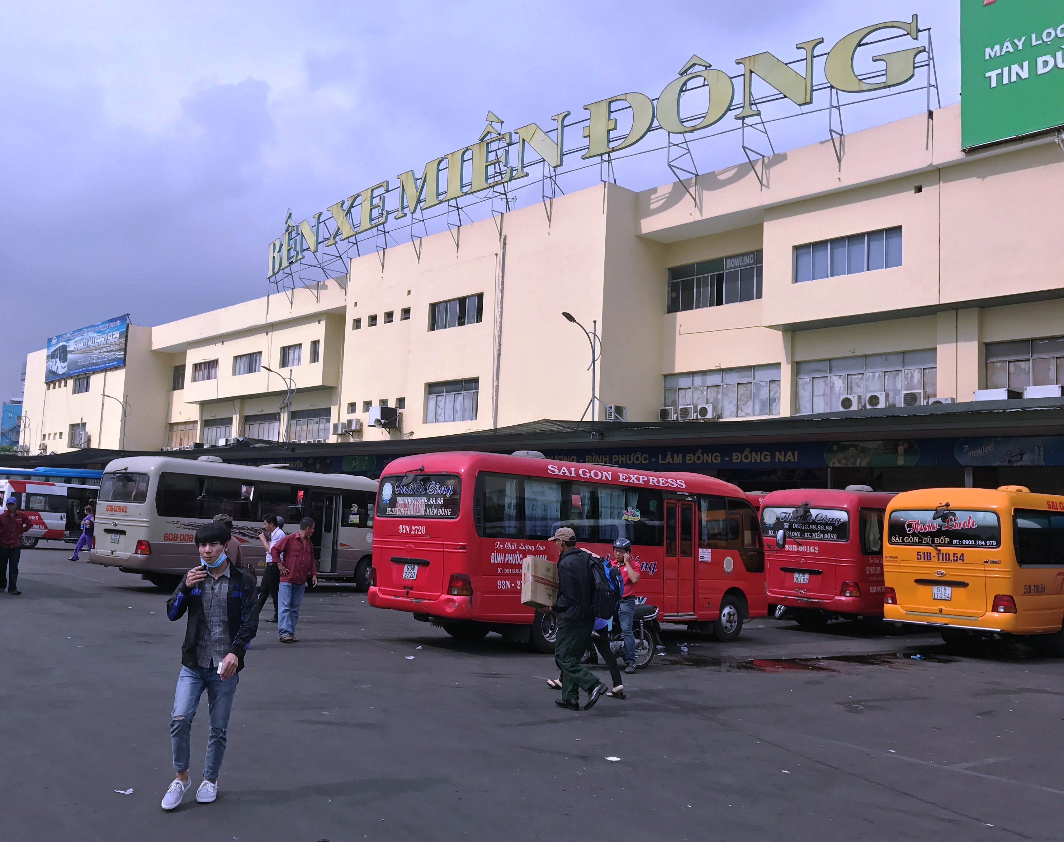 Bến xe Miền Đông được dự báo các chuyến xe vào bến sẽ tăng cao vào sáng nay nhưng qua ghi nhận, tình hình diễn ra khá thông thoáng và ổn định