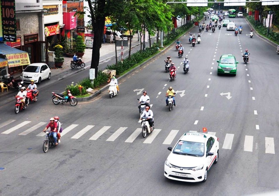Cửa ngõ Sài Gòn thông thoáng trong ngày đầu trở lại làm việc