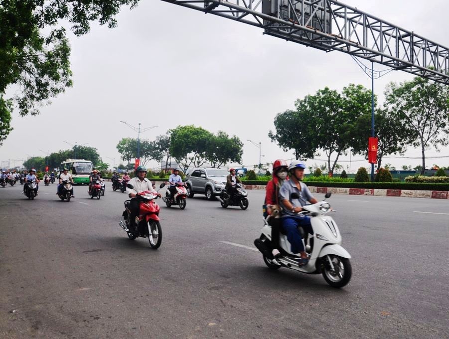 Cảnh thông thoáng lạ kỳ ở mũi tàu Trường Chinh - Cộng Hòa sáng nay