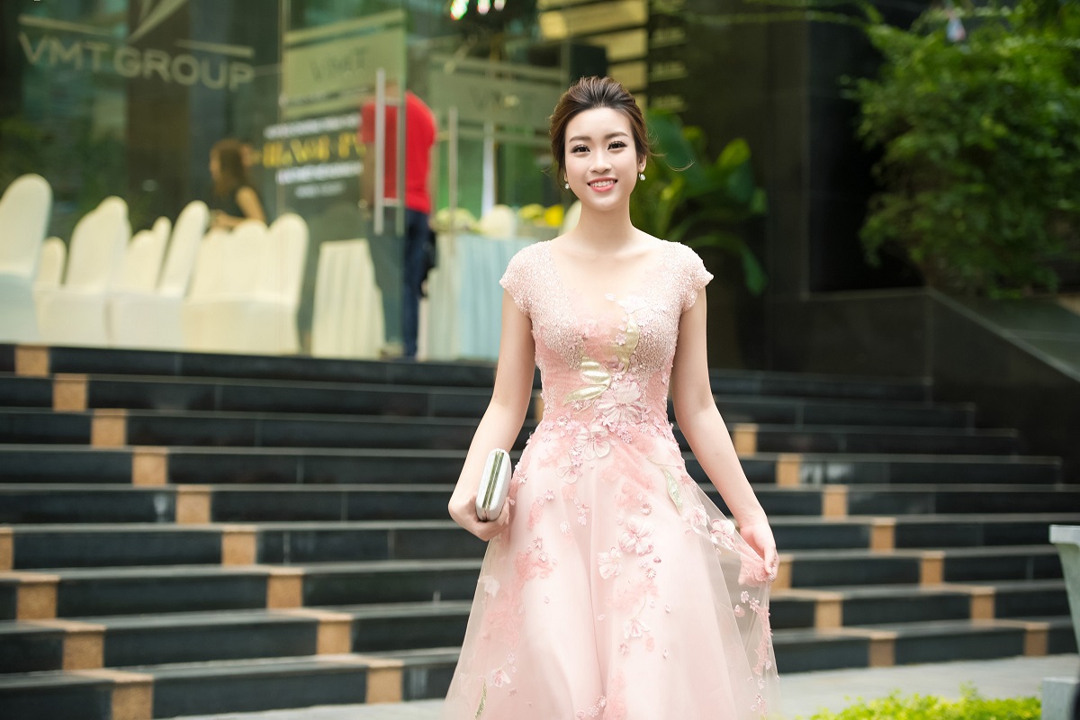 Hoa hậu Đỗ Mỹ Linh sẽ sánh vai cùng hoa hậu Pháp trên sàn catwalk